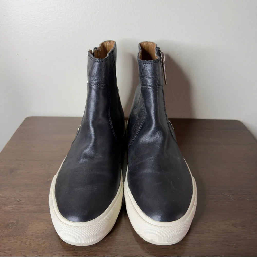 Frye Gia Lug Black Leather Zip Ankle Boots Sz 9.5 Womens